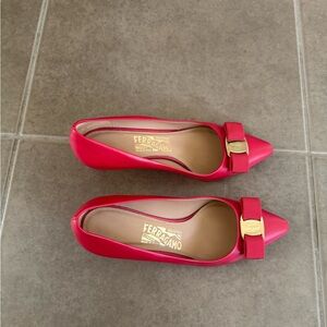 Salvatore Ferragamo Women's Pink Bow Flats 6.5
37 us